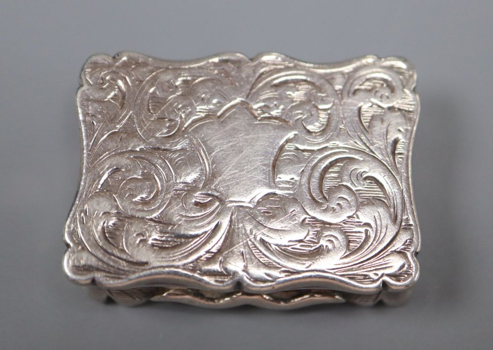 A Victorian silver vinaigrette, by Thomas Dones, engraved with a scene of the Crystal Palace, Birmingham, 1850, 31mm.